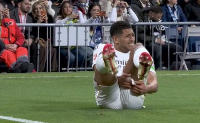 Jude Bellingham leaves Real Madrid game early with apparent hamstring issue