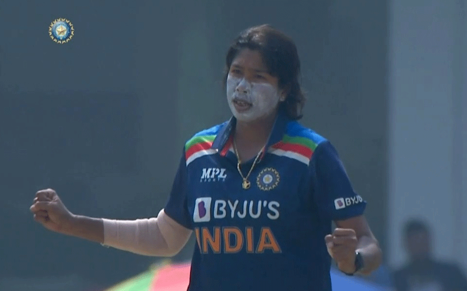 Jhulan, Smriti steer India to series-levelling win in 2nd ODI