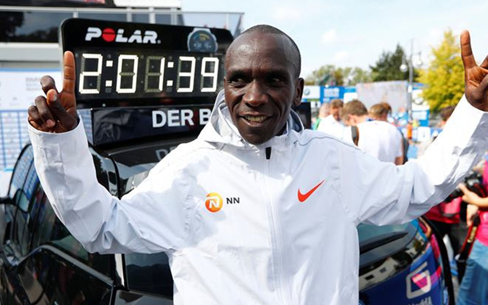 New records set as Kenya's Kipchoge, Cherono win Berlin Marathon races