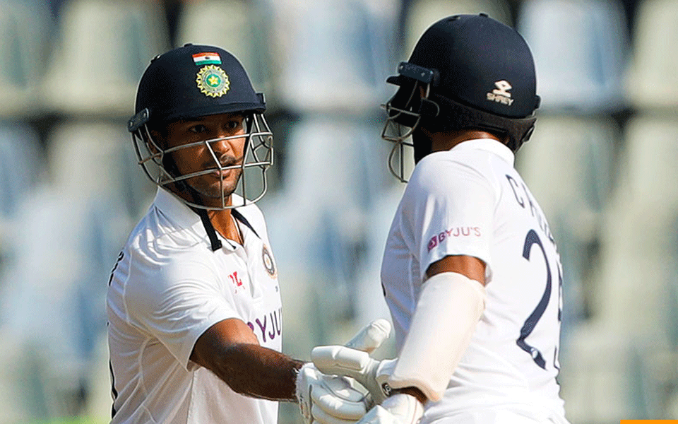 Mayank Agarwal-Pujara pair adds 107 runs, India stretch overall lead to 405