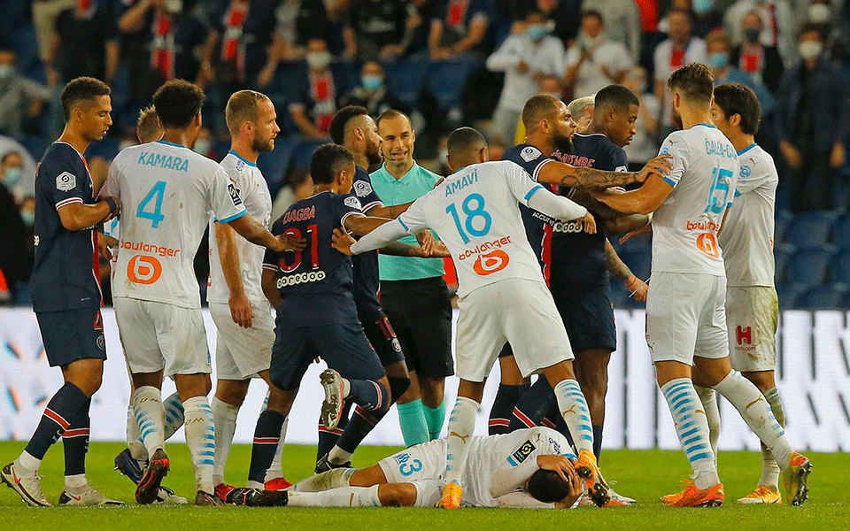 Neymar among 5 stoppage-time red cards, Marseille beats PSG