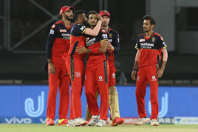 De Villiers delivers again RCB pip DC by one run