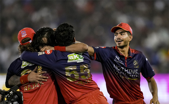 Krunal, Bhuvneshwar fire RCB to top of IPL points table with nervy win; Mumbai Indians knocked out