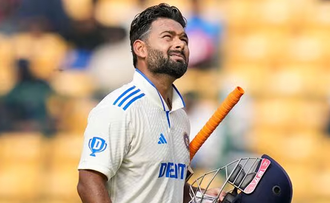 Rishabh Pant surpasses Shreyas Iyer to become costliest buy in IPL history at Rs 27 crore