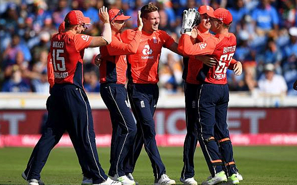 England restrict India to 148/5 in 2nd T20I