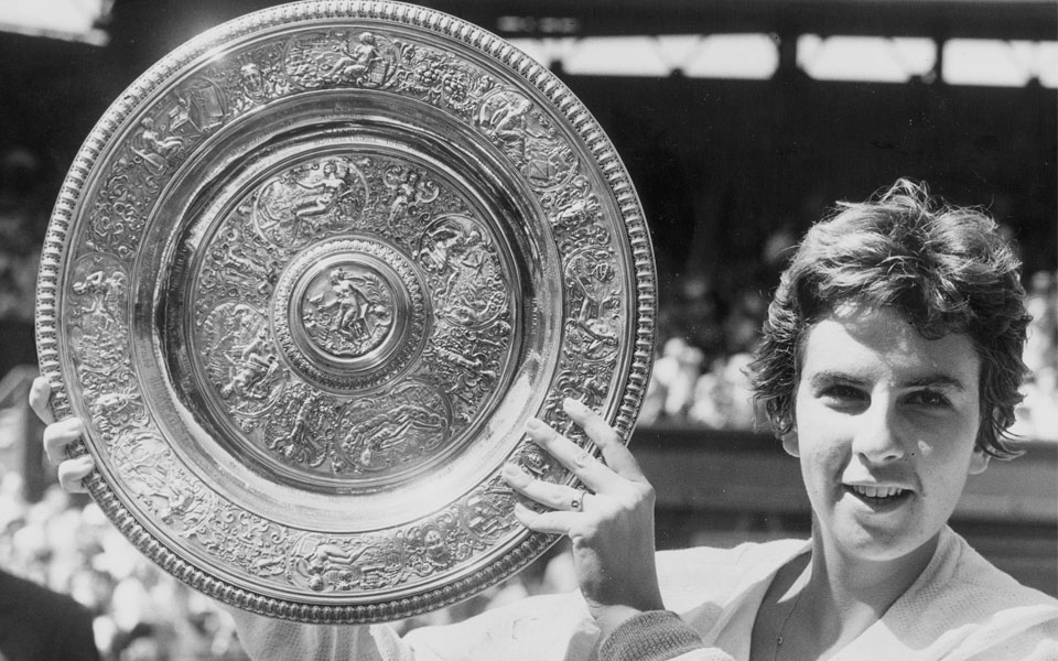 Brazilian tennis great Bueno dies