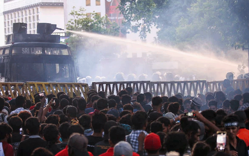 Sri Lankan protesters break into President's House