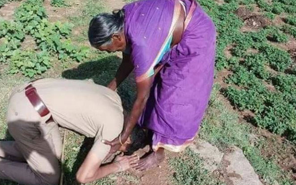 This photo of a young Karnataka cop touching his mother’s feet has left people emotional