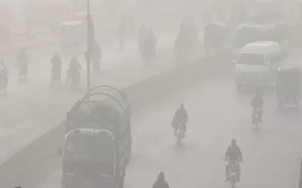 Pakistan blames 'wind from India' for worsening air quality in Lahore