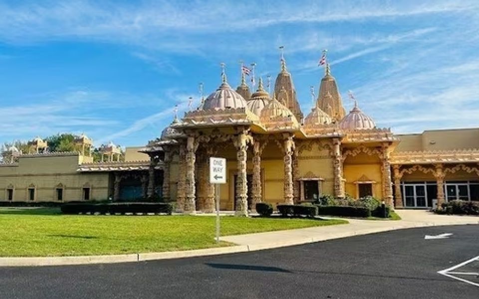 US lawmakers, officials condemn vandalism of temple in New York