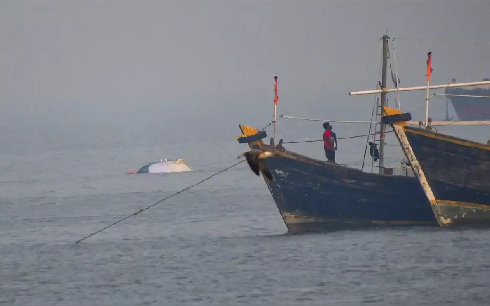 Sri Lankan Navy arrests 8 Indian fishermen for alleged illegal fishing