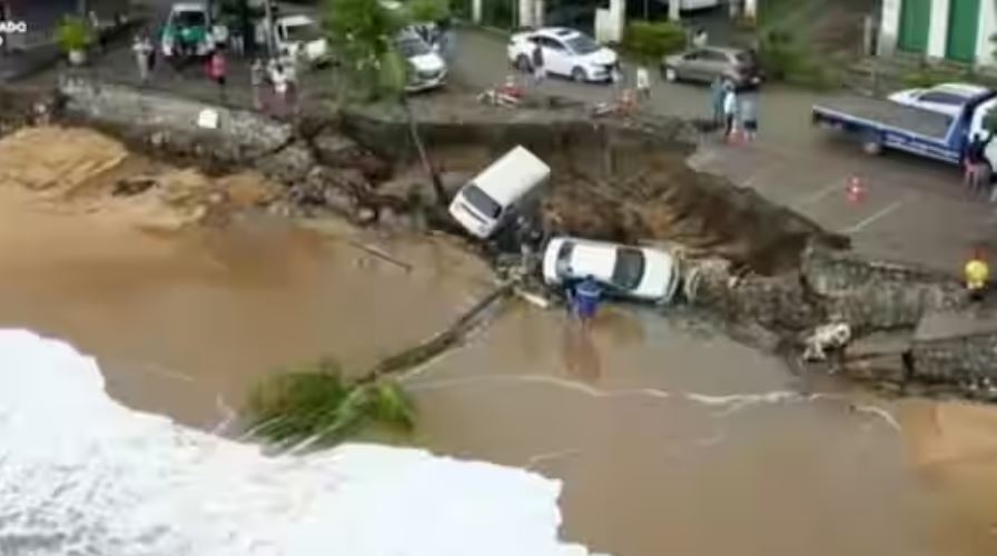 Heavy rains leave 36 dead in Brazil, cities cancel Carnival