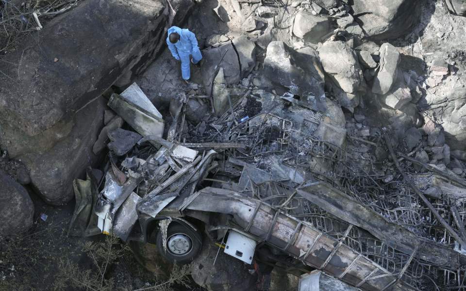 45 die in bus crash in South Africa; 8-year-old sole survivor