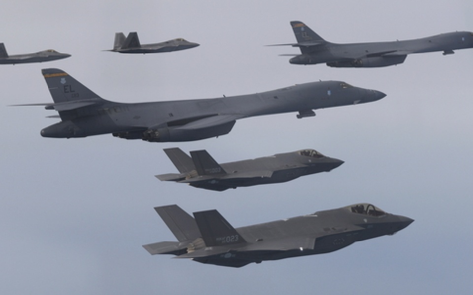 UK says it will buy F-35 jets capable of carrying nuclear bombs