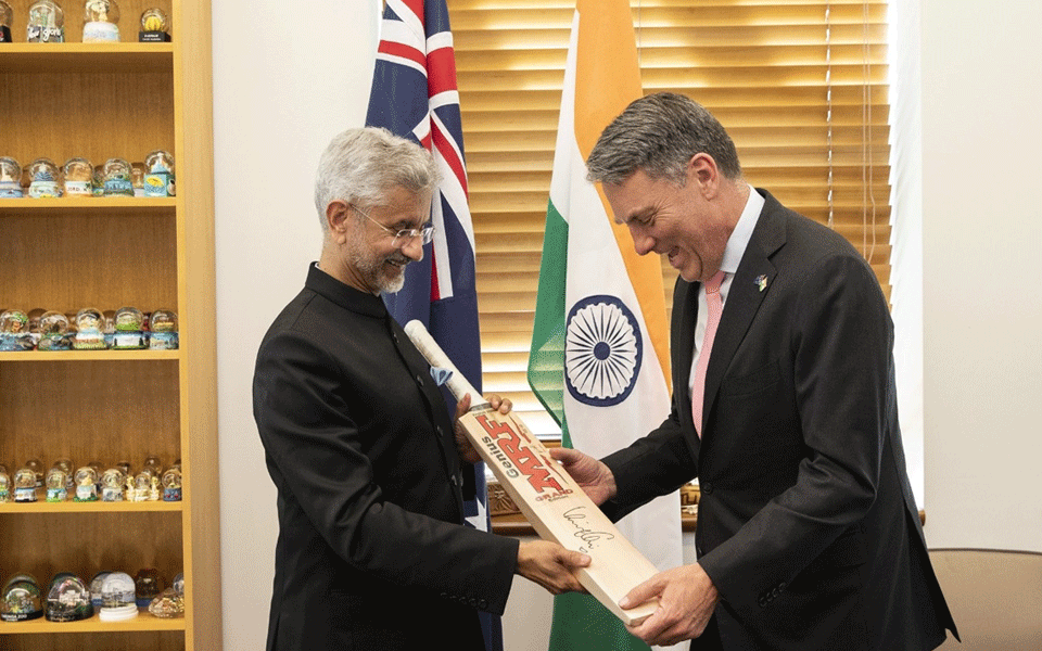 Indian External Affairs Minister gifts Virat Kohli signed bat to Australia's Deputy Prime Minister