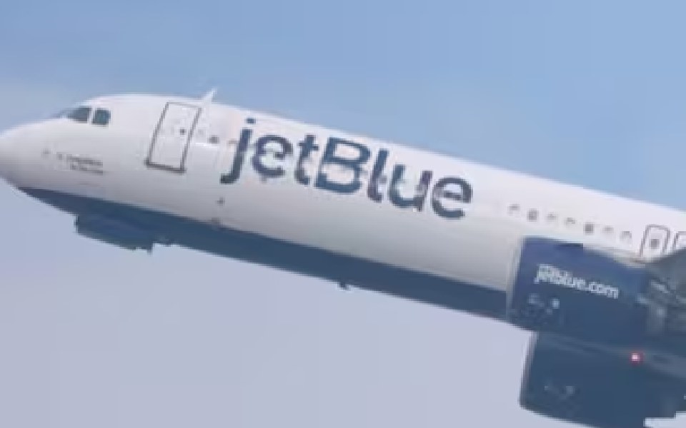 2 bodies found in landing gear of JetBlue plane at Florida airport