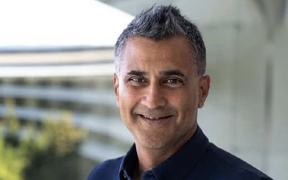 Apple names Indian-origin Kevan Parekh as new CFO