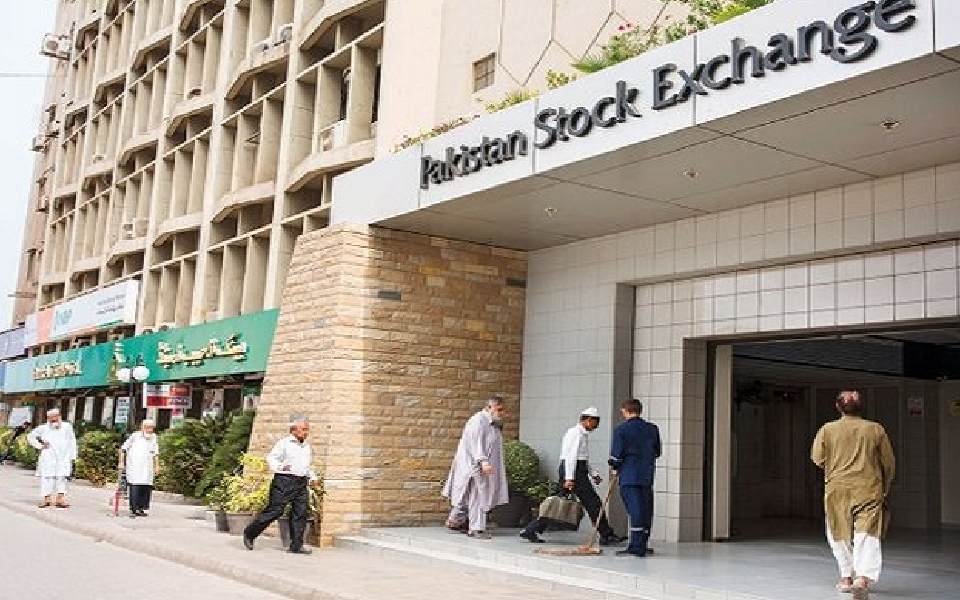 Pakistan's stock market tumbles as India-Pakistan tensions simmer
