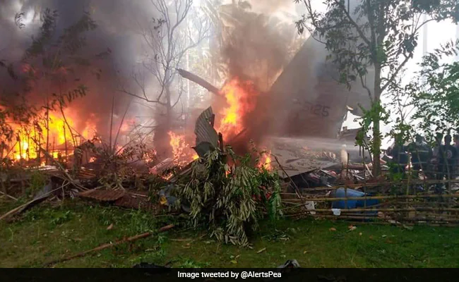 Philippine military plane crashes, 29 dead, 50 rescued
