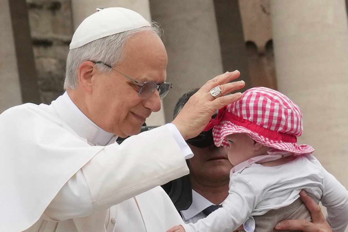 Pope Leo XIV calls for aid to reach Gaza and an end to hostilities in his first general audience