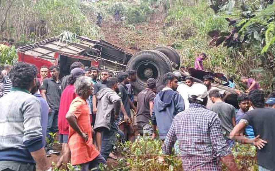 17 killed in Sri Lanka bus accident