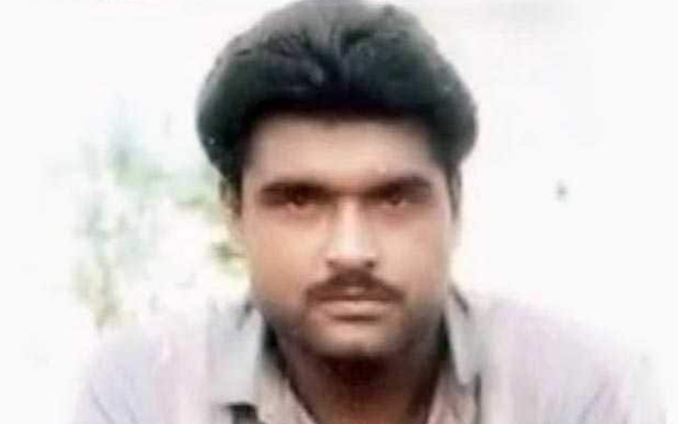 Indian prisoner Sarabjit Singh's killer shot dead by gunmen in Pakistan: Reports
