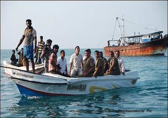Sri Lankan navy attacks Indian fisherman, arrests 14 others