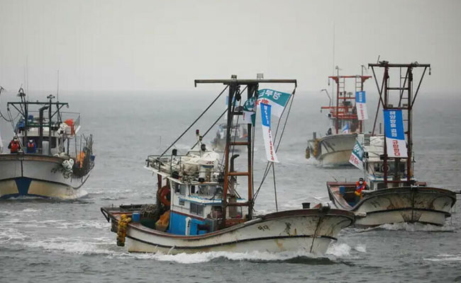 Chinese fishing vessel capsizes in Indian Ocean with 39 missing