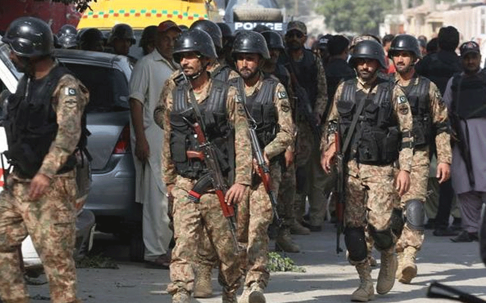 Suicide bombers attack IGP's office in Balochistan; 9 killed