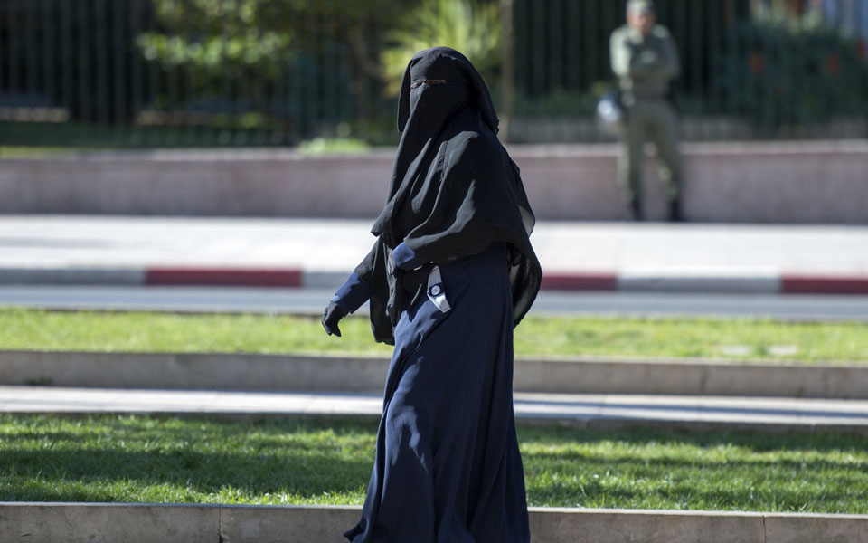 Swiss government rejects proposed burka ban