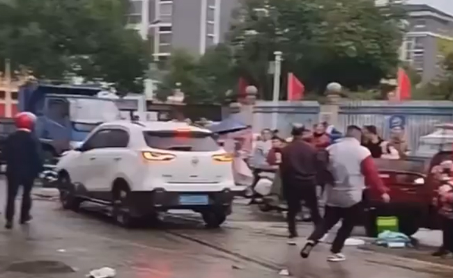 Numerous children injured by vehicle at school gate in central China