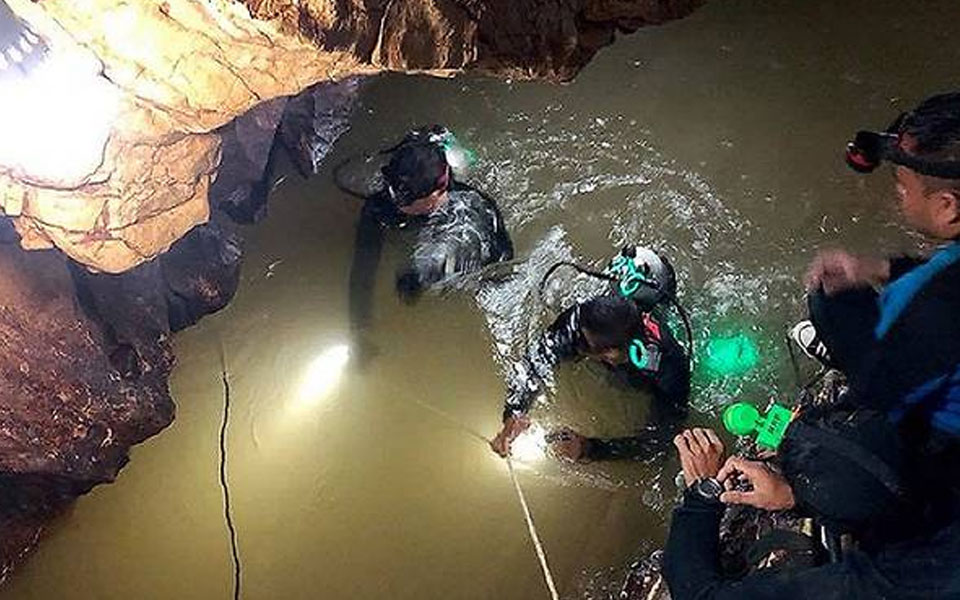 Diver dies during Thai cave rescue operation