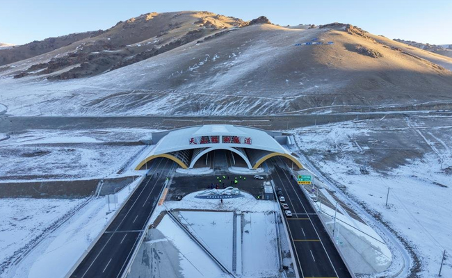 China opens world's 'longest' expressway tunnel in Xinjiang