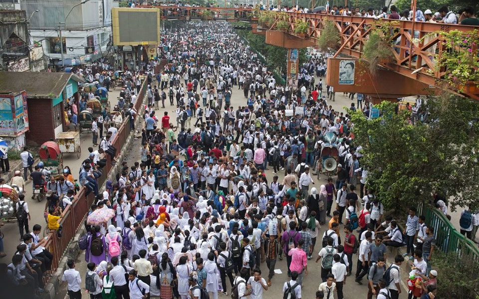 Student protesters clash with police in Dhaka