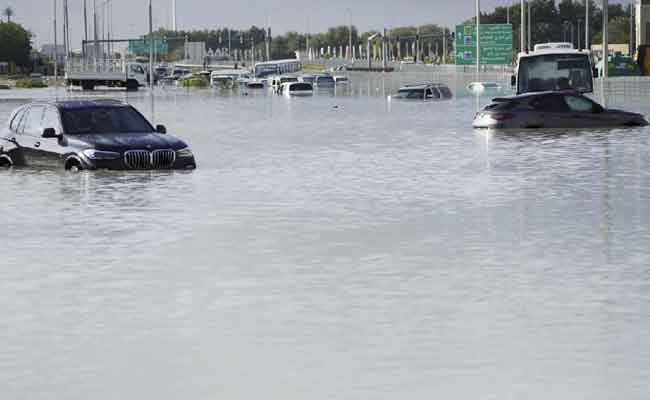 Heavy rains in Dubai result in flight cancellations, school and office closures