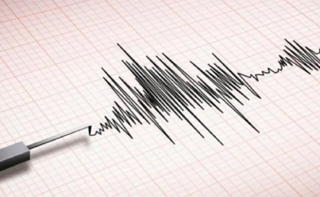 Strong earthquake hits Kathmandu