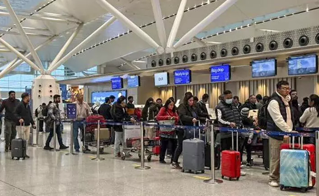 US military operation in Venezuela disrupts Caribbean holiday travel, hundreds of flights cancelled
