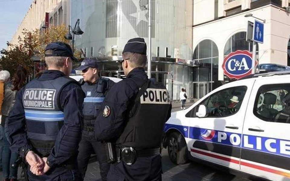 10 arrested in France for planning attacks on Muslims