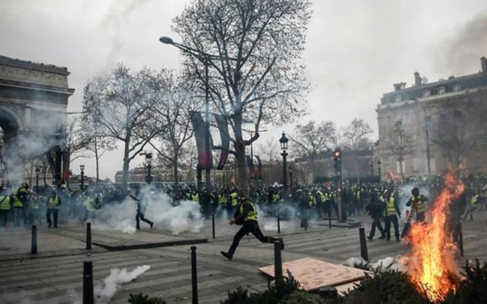 Over 1,700 arrested in latest 'yellow vest' protests in France