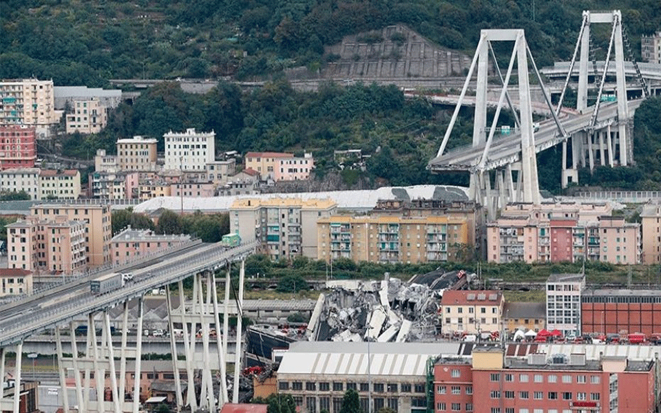 Relatives, officials bid farewell to Genoa bridge collapse victims