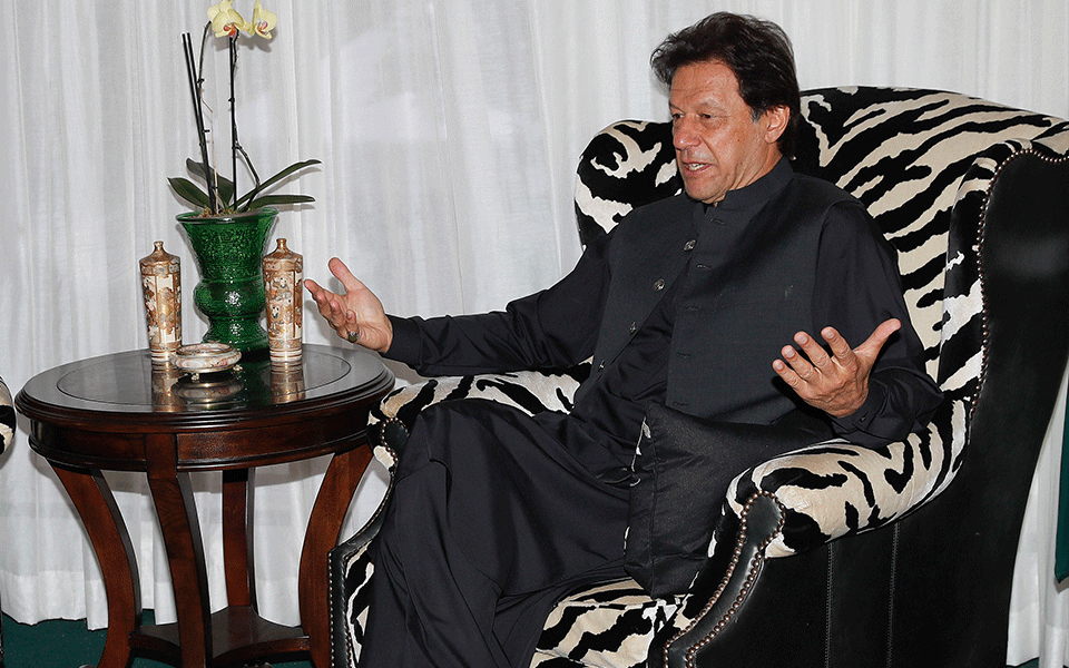 Pak PM Imran dials Boris Johnson, prince Salman on Kashmir