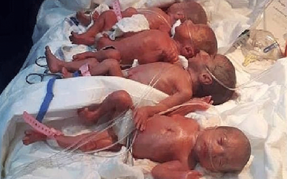 25 year old woman gives natural birth to seven children
