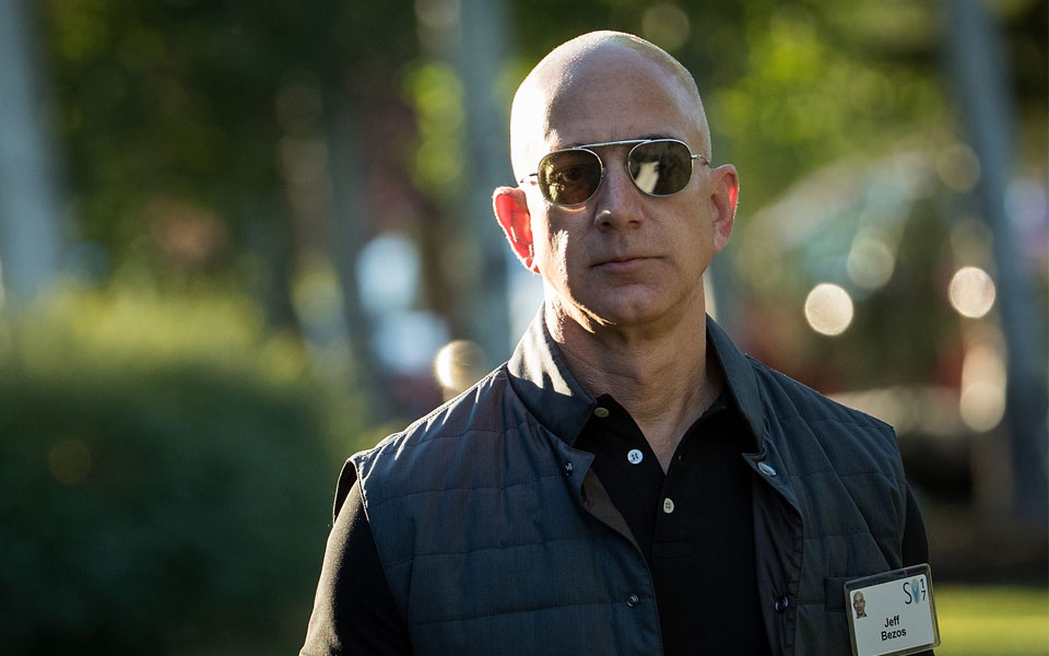 Amazon CEO becomes world's richest man