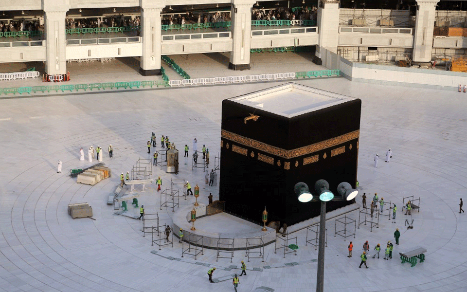 Saudi urges Muslims to defer hajj plans over virus