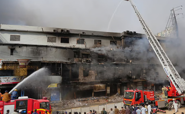 Karachi shopping plaza fire death toll reaches 28, another 80 missing