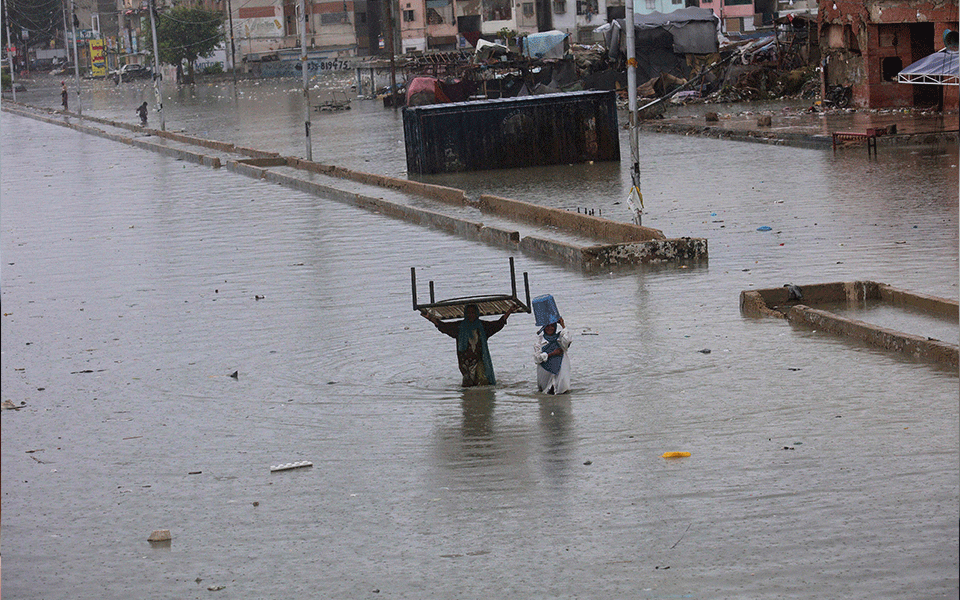 3 days of rains in Pakistan kill 90, disrupt life in Karachi