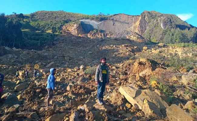 More than 100 people believed killed by a landslide in Papua New Guinea