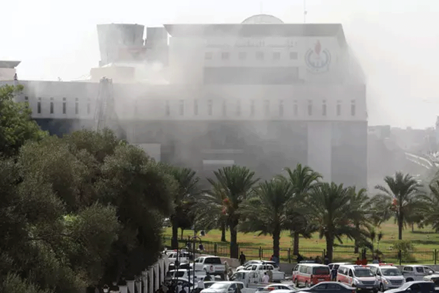 Gunmen attack Libyan oil corporation headquarters