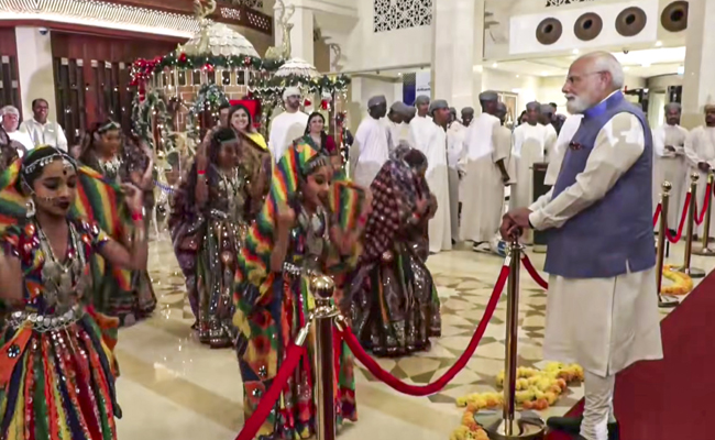 PM Modi arrives Oman, exchanges perspectives with Deputy PM on bilateral ties