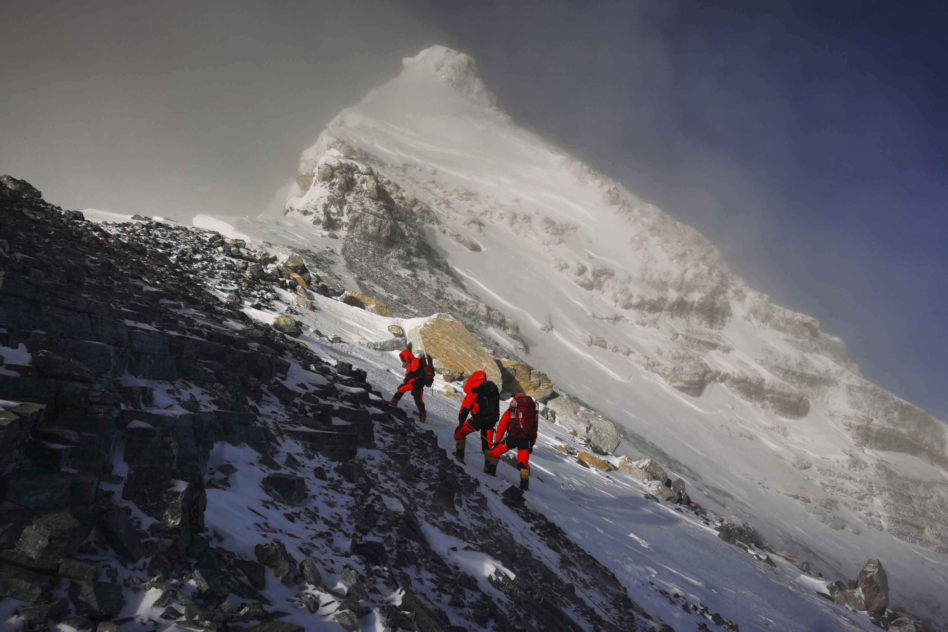 Mount Everest is now 86 cms taller! : Nepal & China after remeasurement
